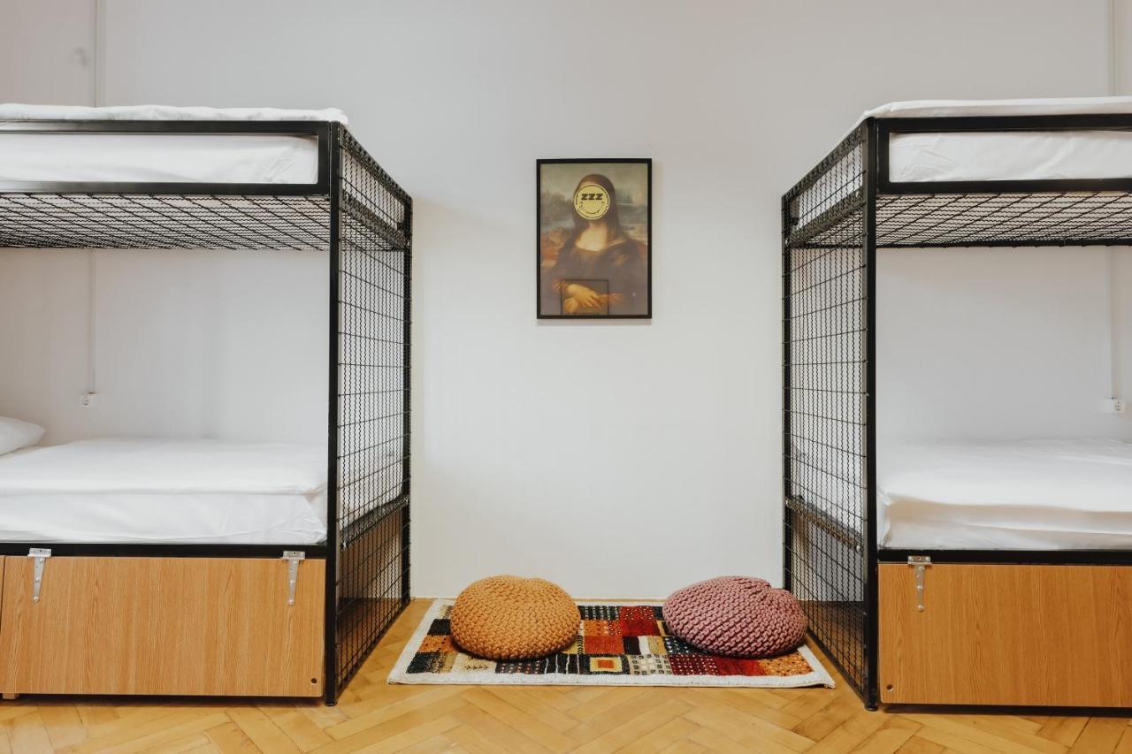 Party Hostel Zzz Любляна Екстер'єр фото